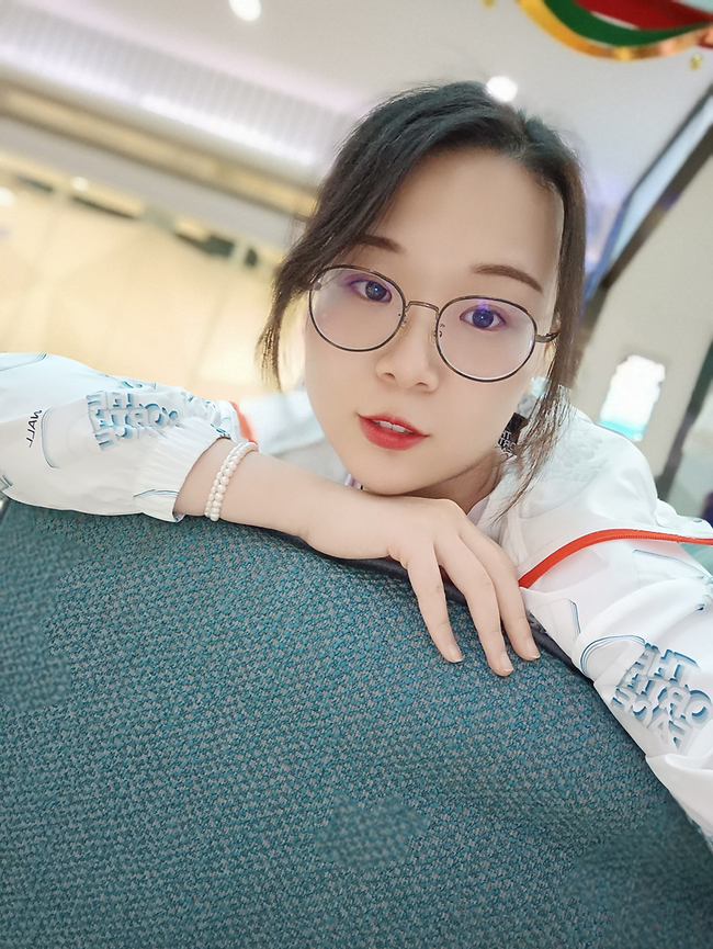 一鍵拍出好看的自己 Reno6系列AI煥采美妝/光斑人像體驗